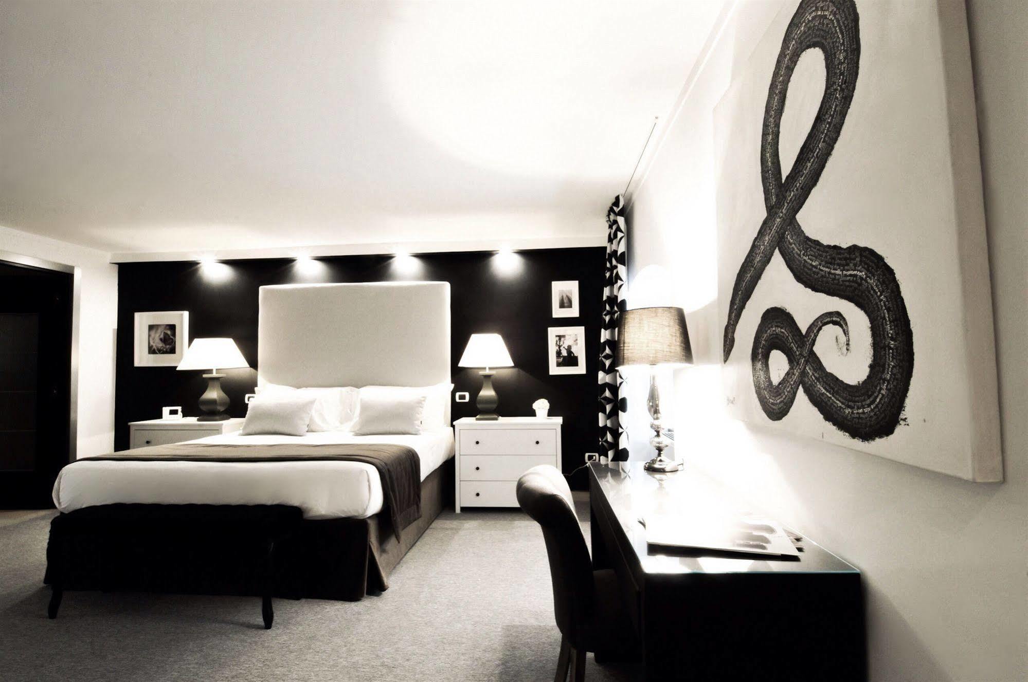 The Royals Experience Bed & Breakfast 2*